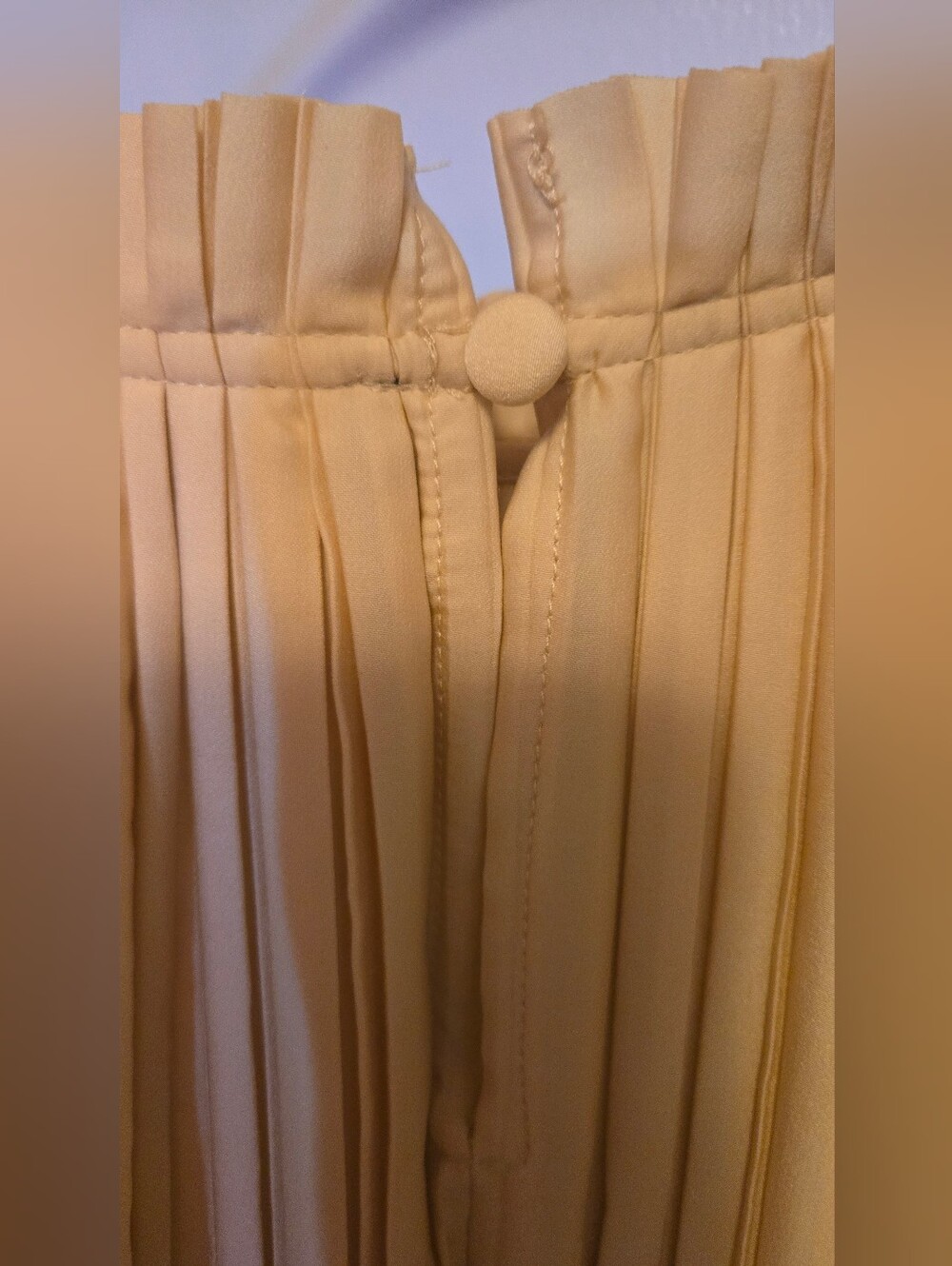 Banana Republic Pleated Maxi Dress — Light Beige - Picture 5 of 6